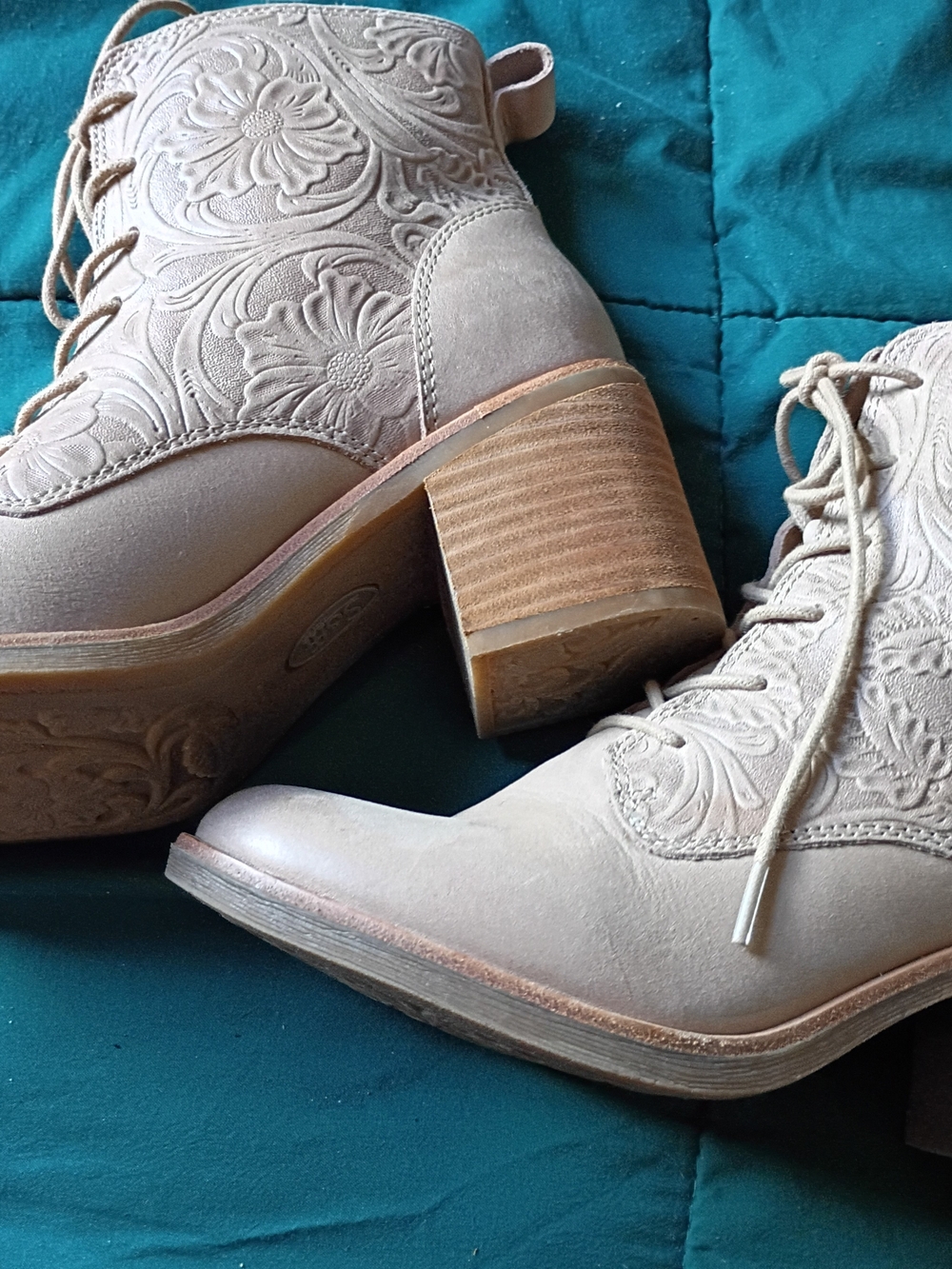 Sofft Women's Lace-Up Embossed Ankle Boots in Light Beige 7 M - Picture 5 of 7